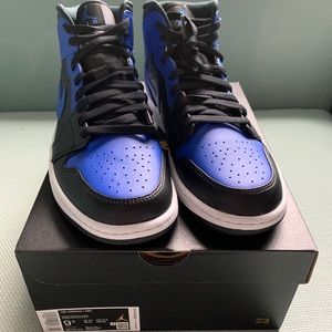 Jordan 1 Mid - “hyper royal/black” Men’s 9.5
